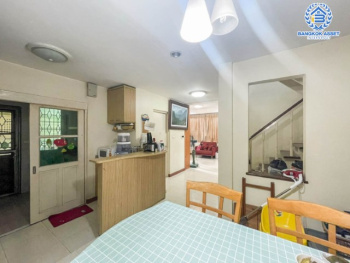 *****บ้านเดี่ยวมือสอง ม.นันทวัน สุขาภิบาล5 พร้อมเข้าอยู่ พร้อมฟังก์ชัน 3 ห้องนอน 2 ห้องน้ำ 1 ที่จอดรถ สภาพดีมากๆ บนเนื้อที่กว่า 57.7 ตร.ว. กว้างมาก พื้นที่ใช้สอยมากถึง 194 ตร.ม. บนทำเลศักยภาพ เชื่อมต่อถนน รามอินทรา, วัชรพล, สุขาภิบาล5 เดินทางสะดวก ใกล้ทางด่วน "ฉลองรัช" และรถไฟฟ้าสายสีเขียว "สถานีสายหยุด"